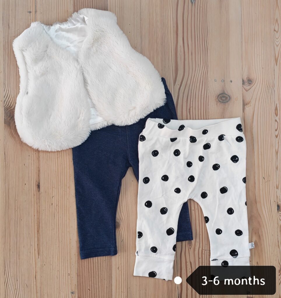 3-6 months - White body warmer outfitÂ