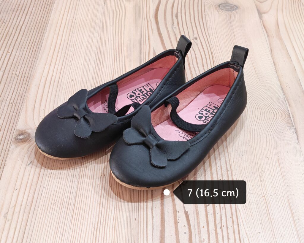 7 (16.5cm) - Black pumps