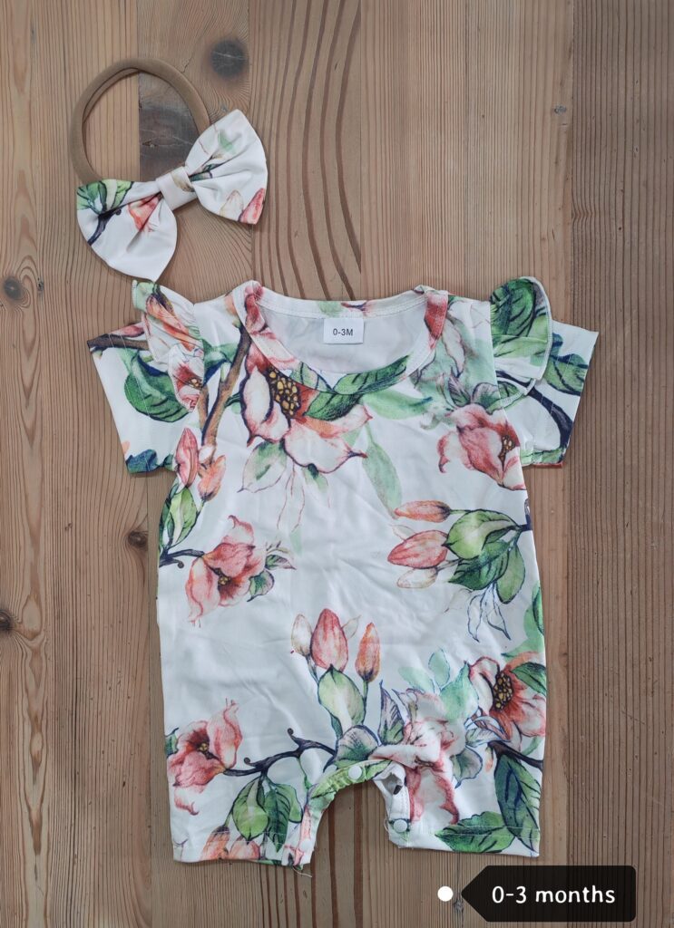0-3 months - Brand New white/green flower print romper 