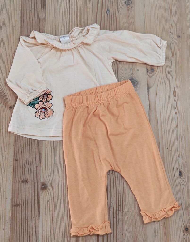 0-3 months - Orange outfit