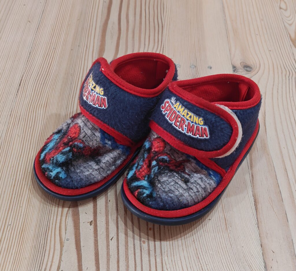 3 (14cm) - Spiderman slippers
