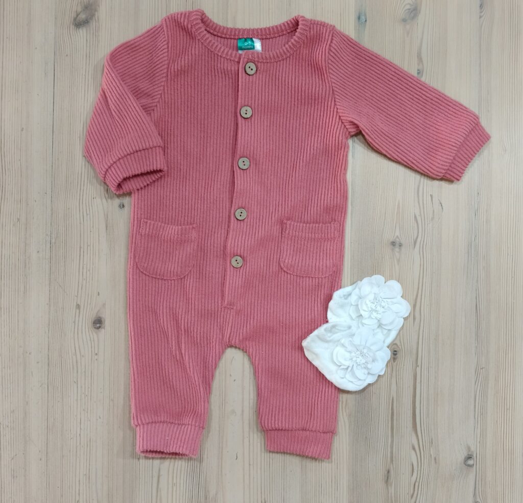 0-3 months - Pink sleepsuit with cute socks