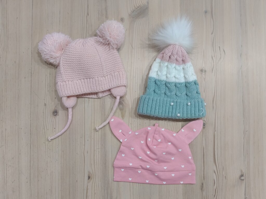 0-4 months - Set of 3 pink beaniesÂ