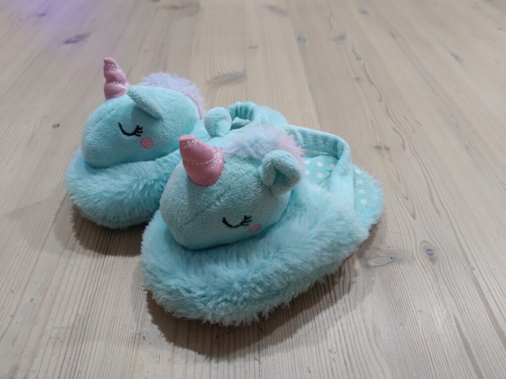 7 (17.5cm) - Unicorn Woolworths slippersÂ