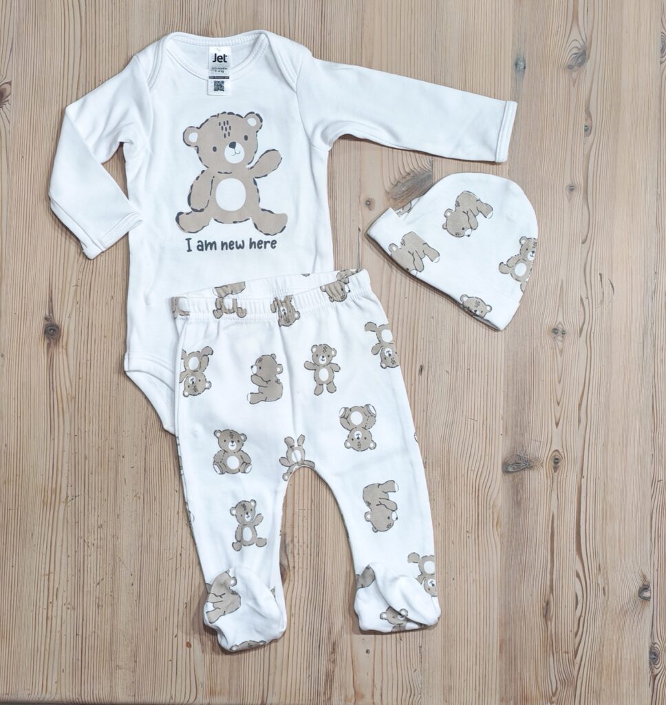 0-3 months - Brand new white bear outfit 