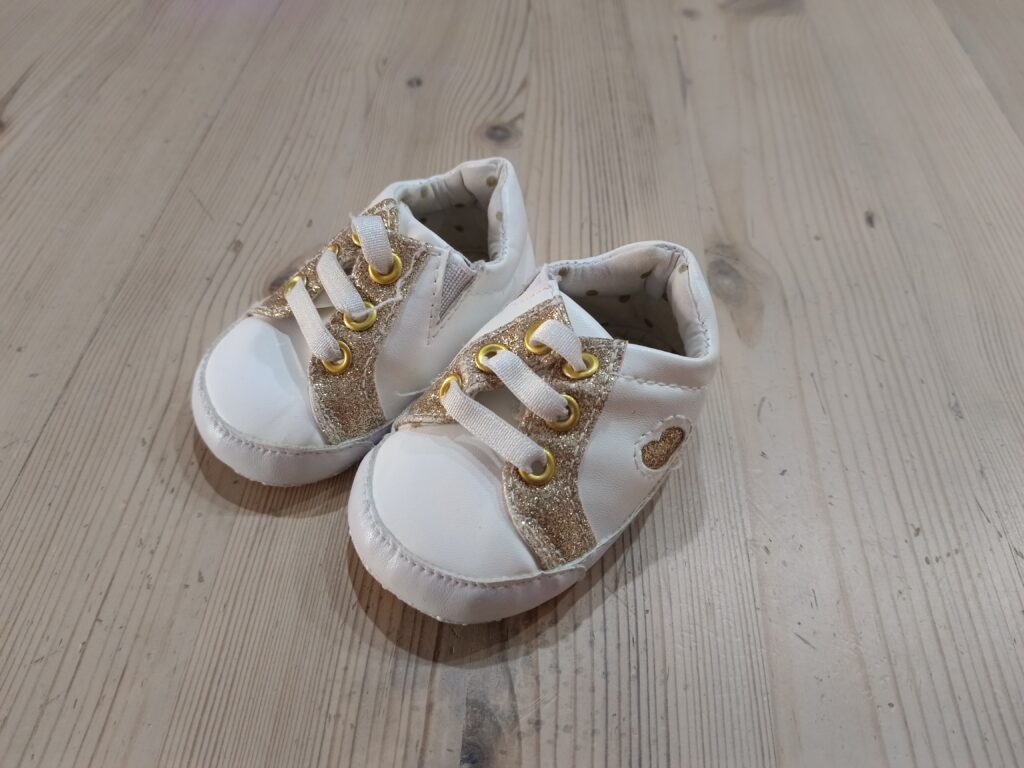 3-6 months - Gold glitter tekkie