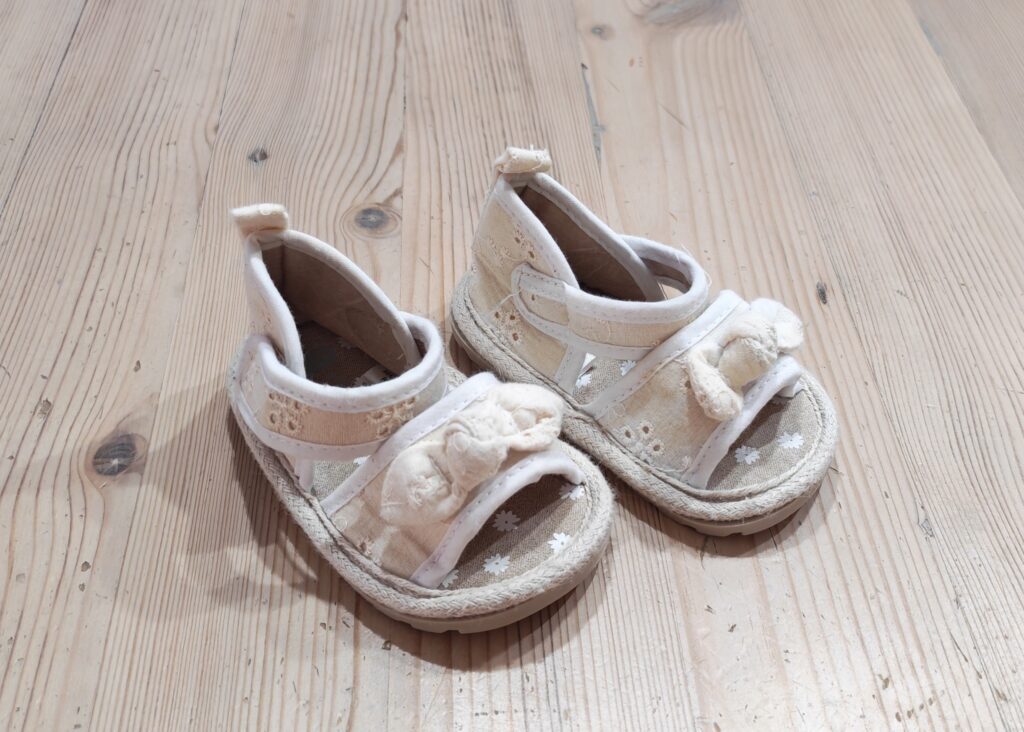 1 (11cm) - Cream sandals