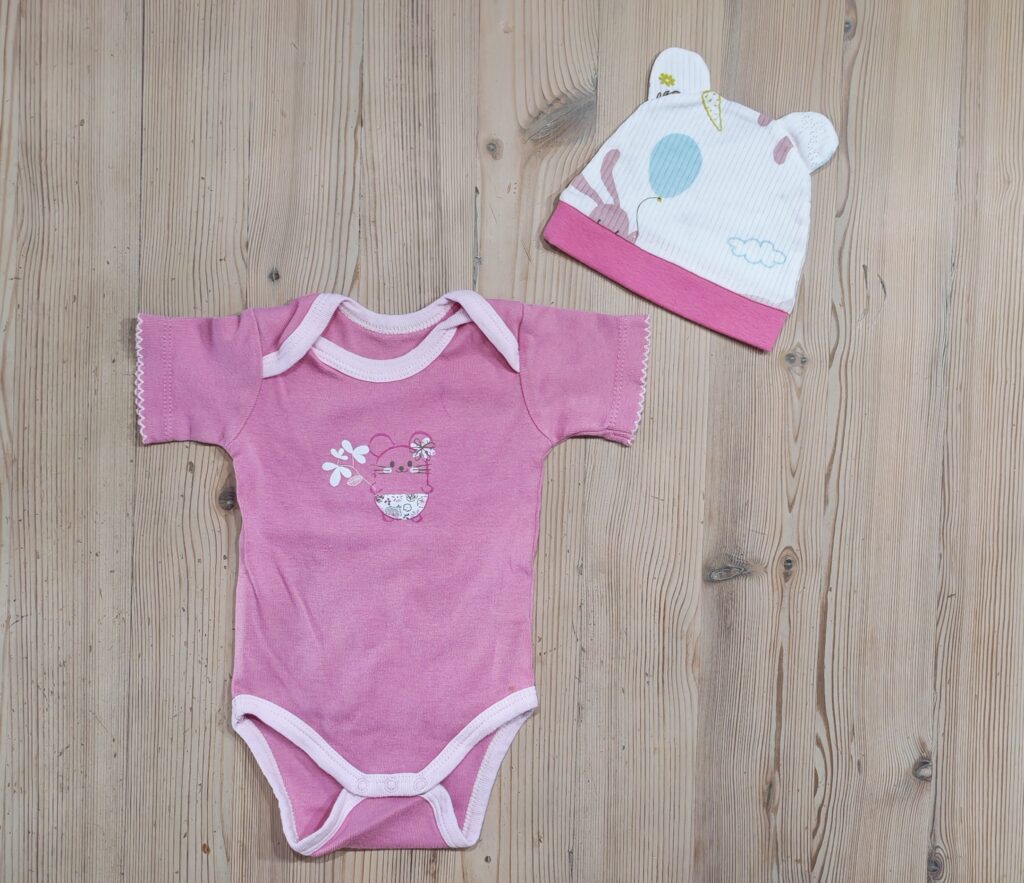 0-3 months - Pink mouse romper with beanieÂ
