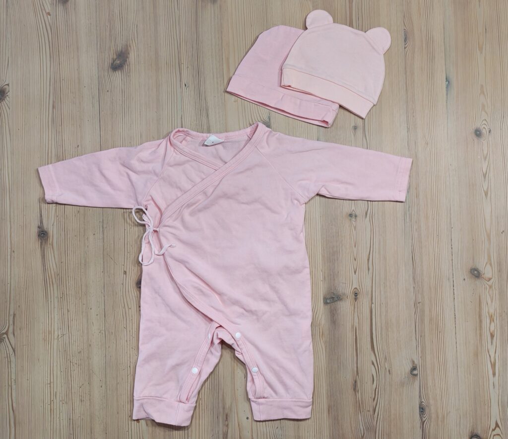 3-6 months - Pink bodysuit with beanie