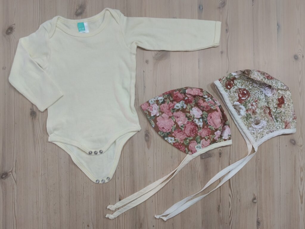 12-18 months - Yellow bodysuit with floral bonnet